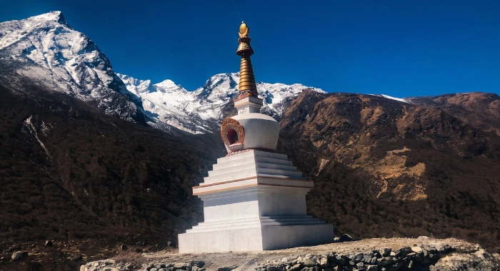 small-stupa-in-langtang-trek