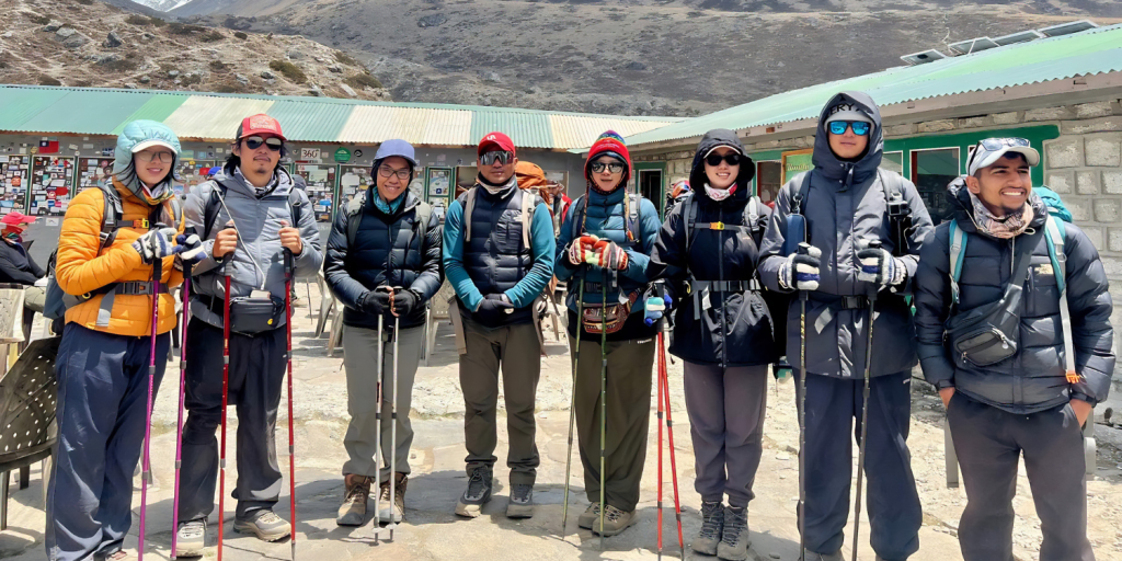 group-trekking-in-ebc